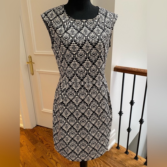 Women’s sleeveless dress - Picture 1 of 5